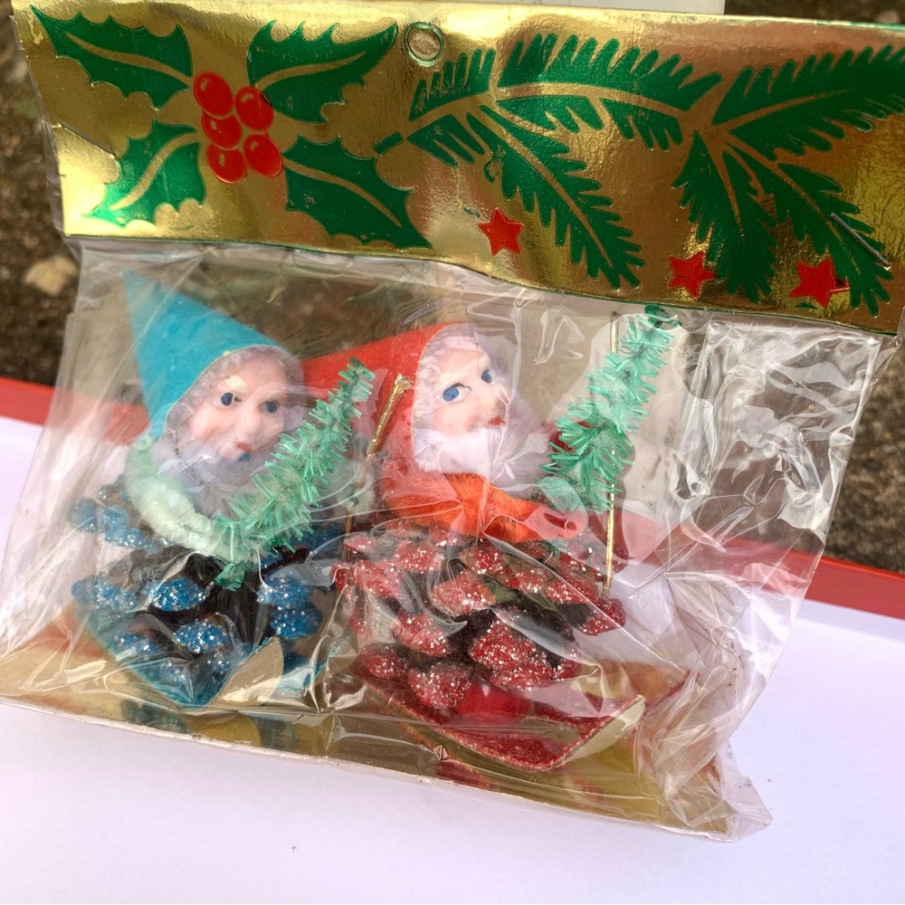 NWT Vintage 1950/60s ELF XMAS Putz Figures Pinecone ornaments on Skis